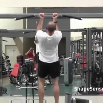 An image of a man performing the chin up exercise.